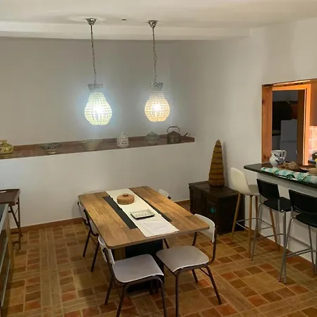 דירה Sleeps4-familyfriendly-balcony