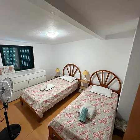 Sleeps4-familyfriendly-balcony * ラゴア