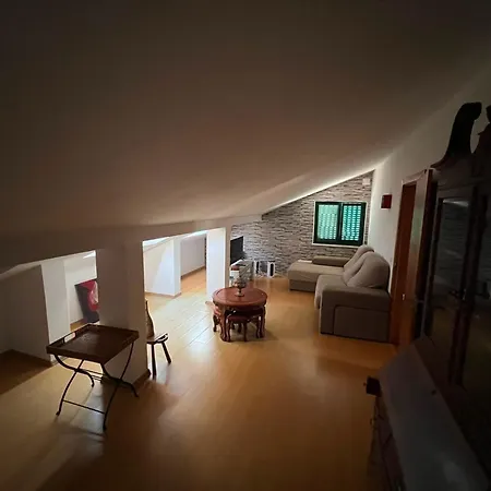 Sleeps4-familyfriendly-balcony アパート ラゴア